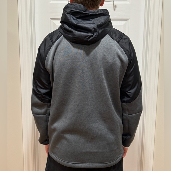 Under Armour Sweater - Picture 2 of 6